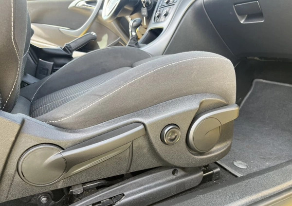 Opel Astra cena 32900 przebieg: 169000, rok produkcji 2012 z Gostyń małe 436